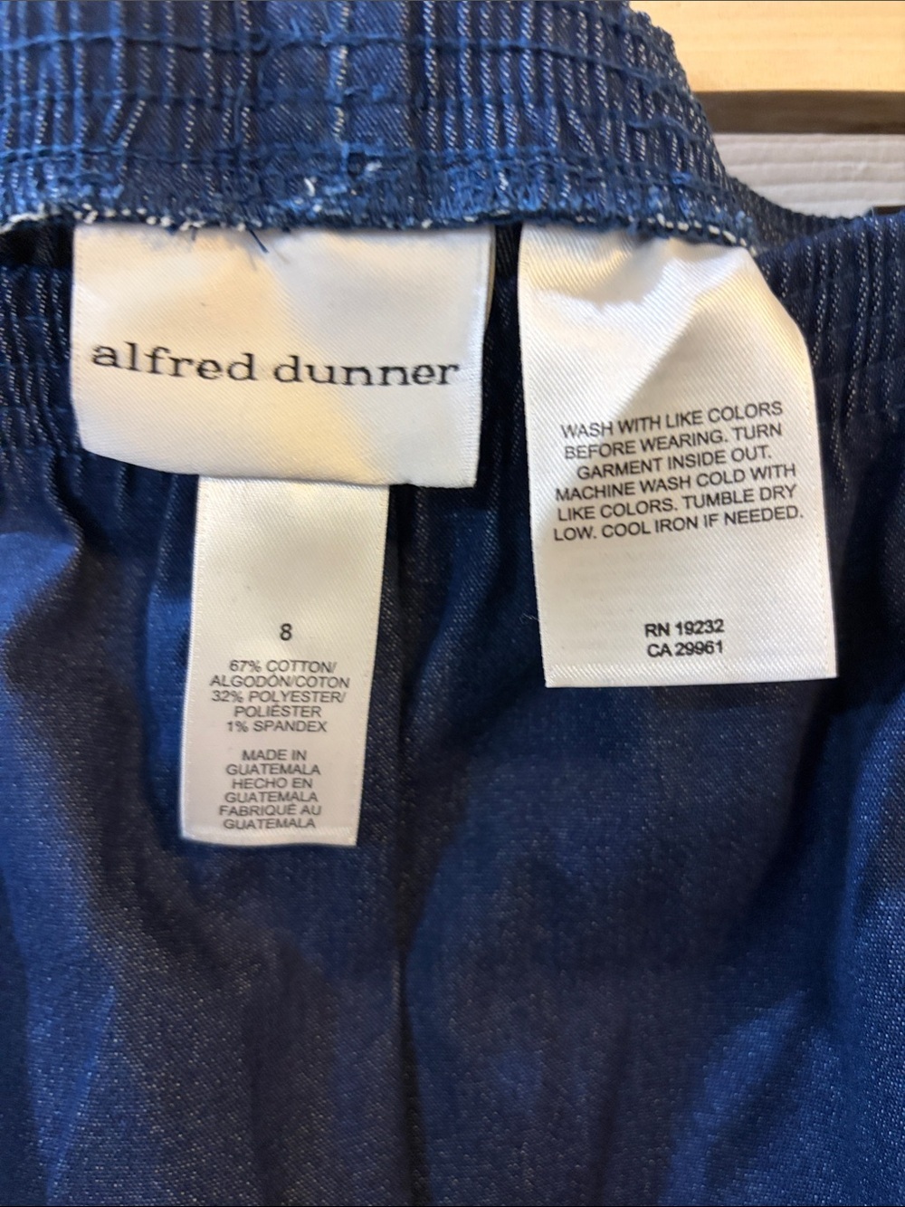 Alfred Dunner Women’s Elastic-Waist Denim Capris NWT - Picture 2 of 5